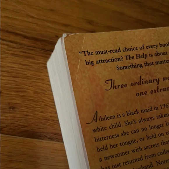The Help by Kathryn Stockett Book - Picture 4 of 4